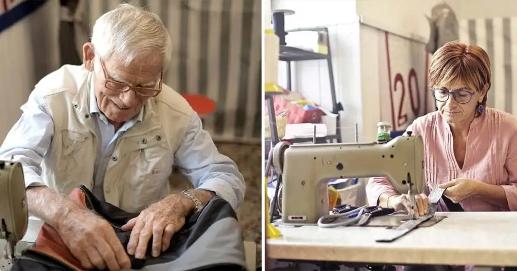 Hombre y mujer de la tercera edad realizando trabajos manuales y operando maquinaria en un taller de marroquinería y costura.